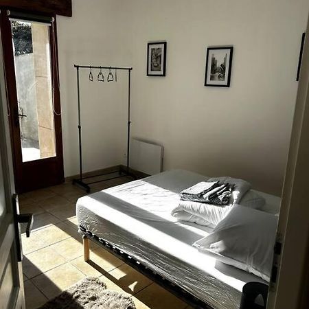 Superbe Appartement Dans Un Mas Nimes Exterior photo