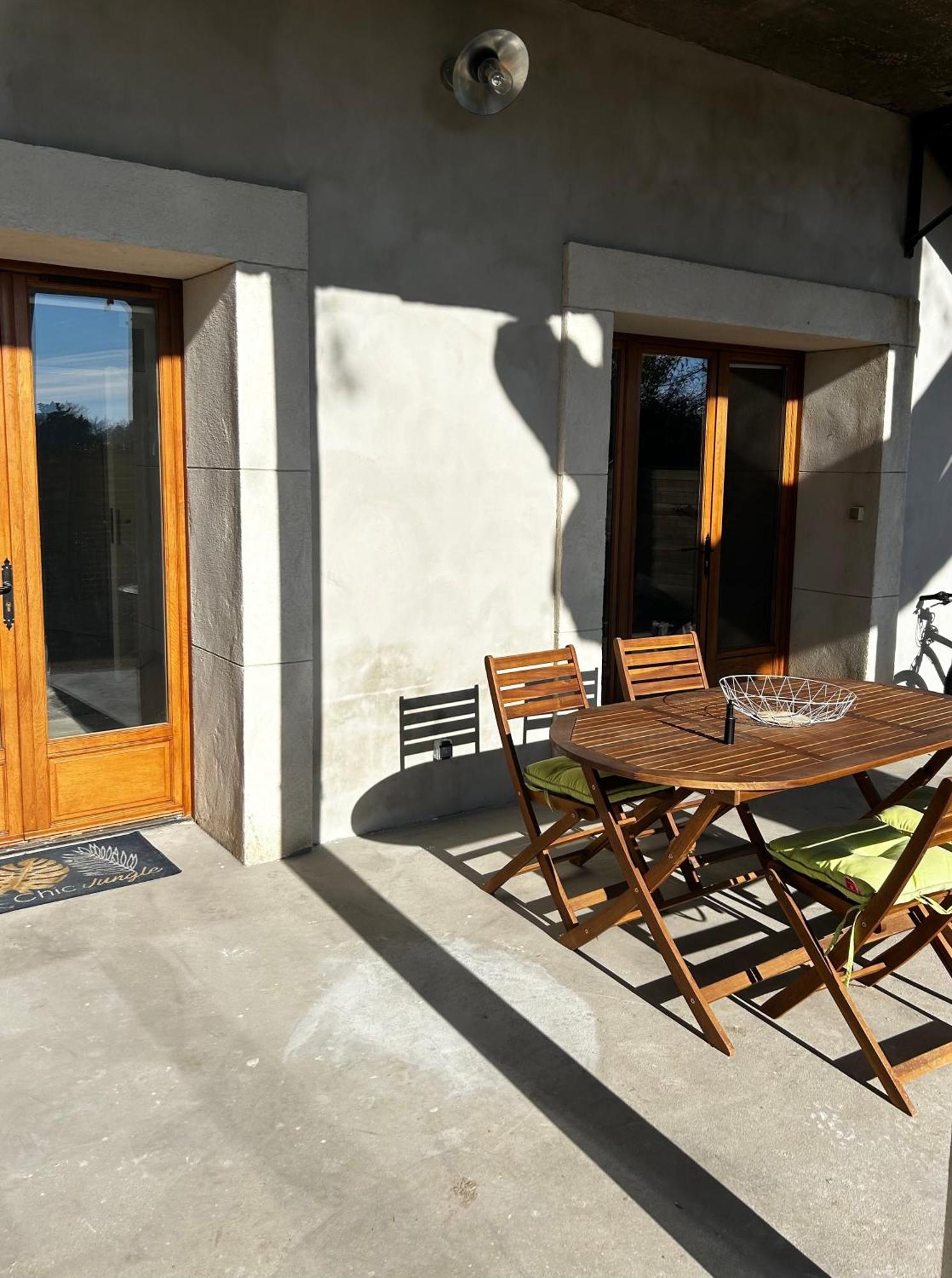 Superbe Appartement Dans Un Mas Nimes Exterior photo