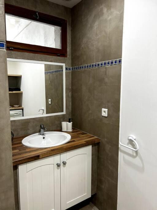 Superbe Appartement Dans Un Mas Nimes Exterior photo