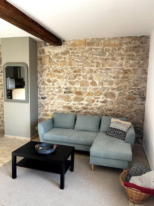 Superbe Appartement Dans Un Mas Nimes Exterior photo