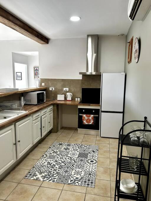 Superbe Appartement Dans Un Mas Nimes Exterior photo